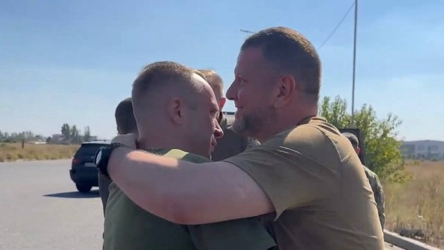 Залужный пожелал новому главнокомандующему ВСУ выдержки и отметил сложность предстоящей работы