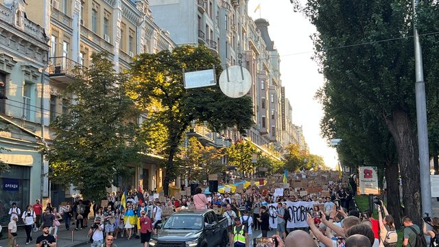 Протестна хода за діалог і реформи в оборонці розпочалася в центрі Києва