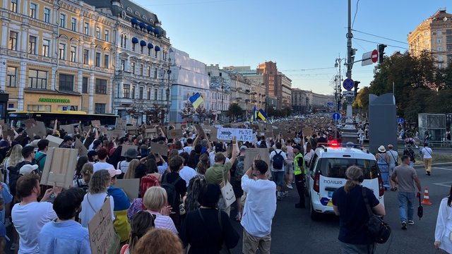 Протестна хода за діалог і реформи в оборонці розпочалася в центрі Києва