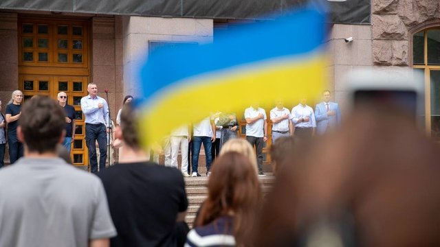 У Києві вшанували історичне підняття українського прапора