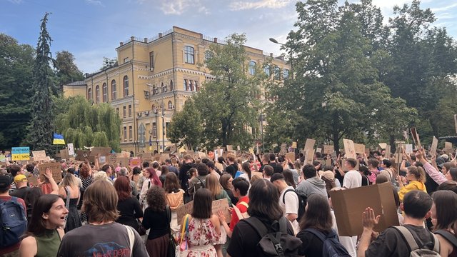 Акція на підтримку Федорова в Міноборони триває у центрі Києва, кількість учасників зменшилася порівняно з минулою п'ятницею