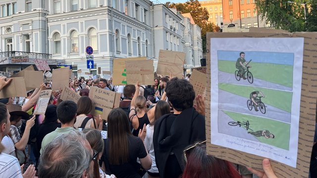 Протестна хода за діалог і реформи в оборонці досягла площі Франка, мітинг продовжується