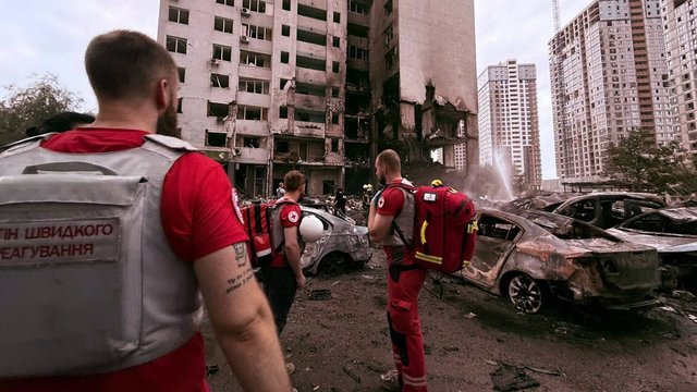 Команди УЧХ з Івано-Франківщини допомагали київським колегам під час ліквідації наслідків російської атаки