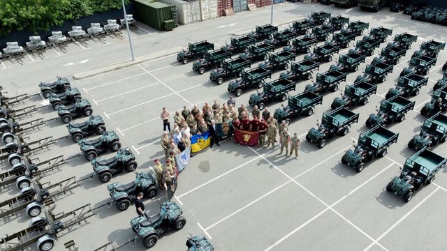 Poroshenko delivers another batch of ATVs, power sawmills to Defense Forces despite sanctions