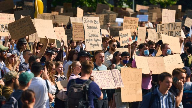 Мітинг на підтримку Федорова в центрі Києва продовжився у п'ятницю, на ньому до 200 учасників