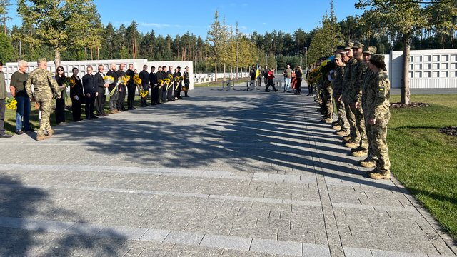 На НВМК відбулися заходи до Дня пам'яті Захисників України і почесні поховання невпізнаних військових