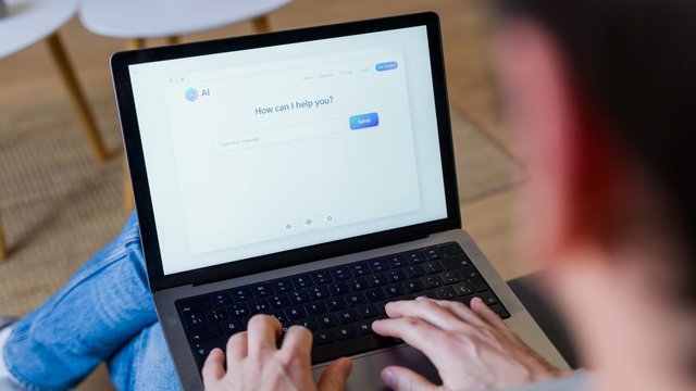 В ЕС вступили в силу новые правила в отношении сгенерированного контента: отныне его необходимо маркировать