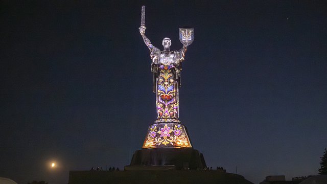 Прем’єрний показ світлової аудіовізуальної артінсталяції «Майбутнє пам’ятає» на монументі «Батьківщина-Мати» присвячений 35-річчю Незалежності України. Київ, 20.08.2026