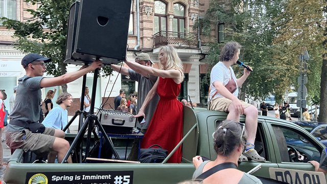 Протестна хода за діалог і реформи в оборонці розпочалася в центрі Києва