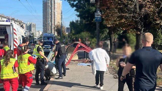Traffic accident at Kyiv bus stop kills 2, injures 4 – prosecutor's office