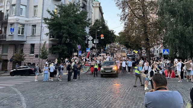 Протестна хода за діалог і реформи в оборонці розпочалася в центрі Києва
