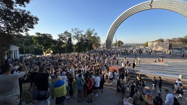 Протестна хода за діалог і реформи в оборонці розпочалася в центрі Києва