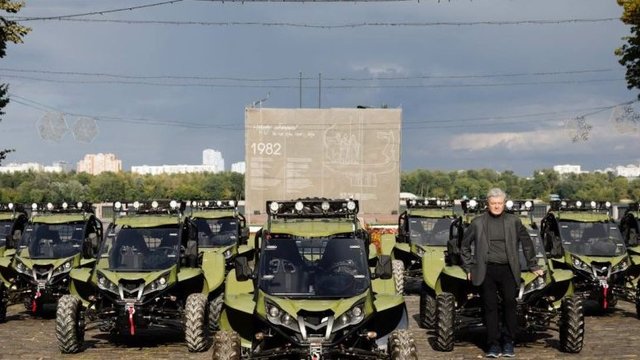 Poroshenko announces order for large shipment of buggies for military