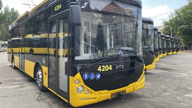 Петиція про єдину форму для водіїв громадського транспорту Києва не набрала голосів