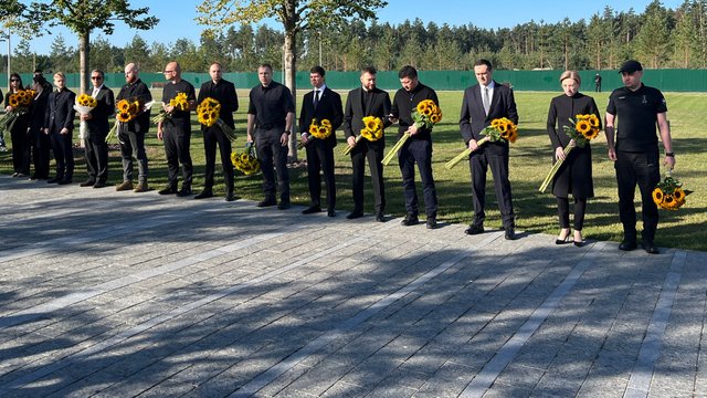 На НВМК відбулися заходи до Дня пам'яті Захисників України і почесні поховання невпізнаних військових