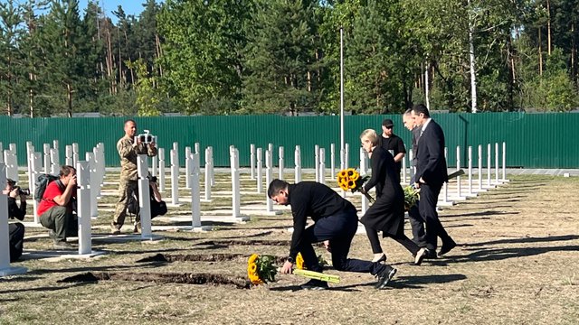 На НВМК відбулися заходи до Дня пам'яті Захисників України і почесні поховання невпізнаних військових
