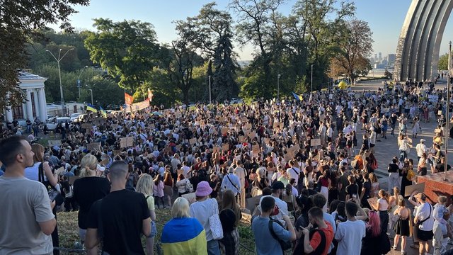 Протестное шествие в поддержку диалога и реформ в оборонной сфере началось в центре Киева