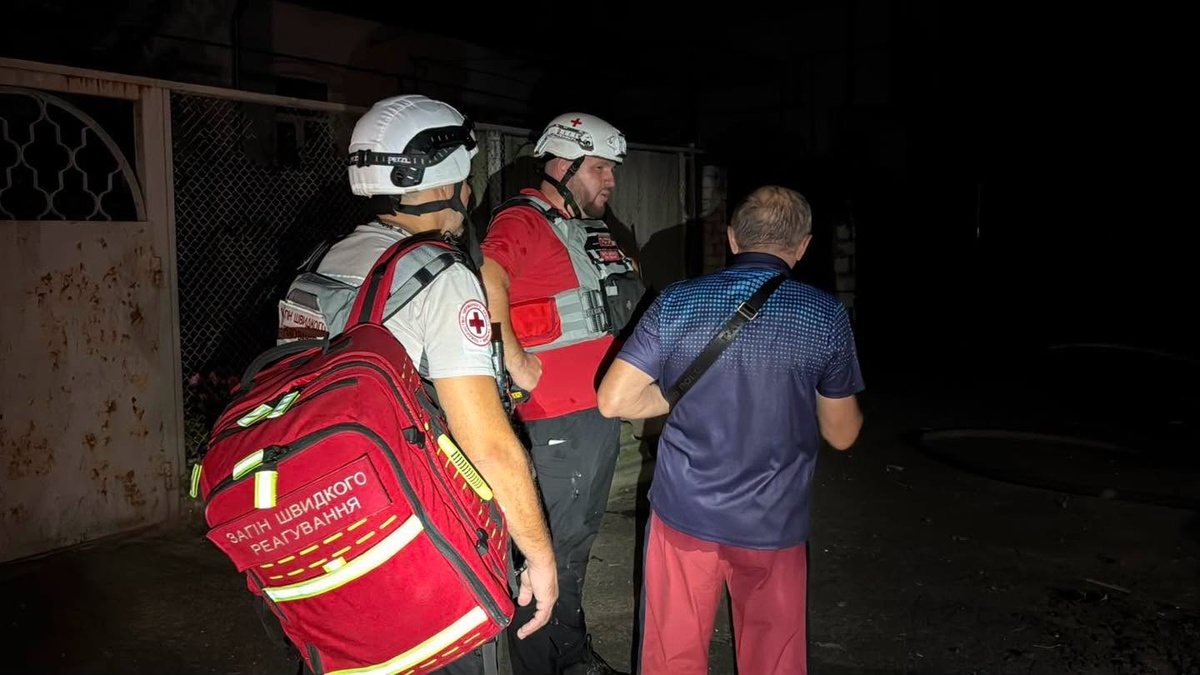 URCS volunteers working in area damaged by overnight Russian attack on Mykolaiv