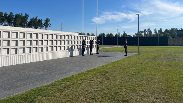На НВМК відбулися заходи до Дня пам'яті Захисників України і почесні поховання невпізнаних військових
