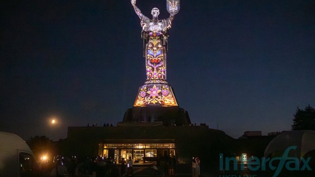 Прем’єрний показ світлової аудіовізуальної артінсталяції «Майбутнє пам’ятає» на монументі «Батьківщина-Мати» присвячений 35-річчю Незалежності України. Київ, 20.08.2026
