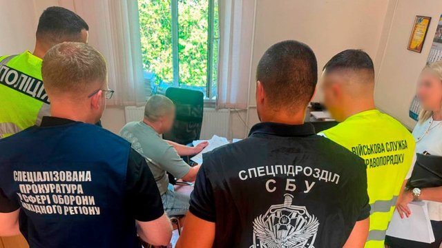 Около 200 "мобилизованных": Двум бывшим руководителям РТЦК и СП предъявлено подозрение