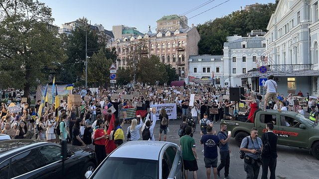 Протестна хода за діалог і реформи в оборонці розпочалася в центрі Києва