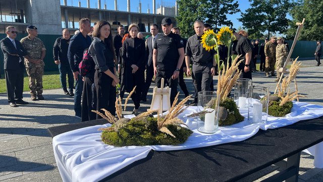 На НВМК відбулися заходи до Дня пам'яті Захисників України і почесні поховання невпізнаних військових