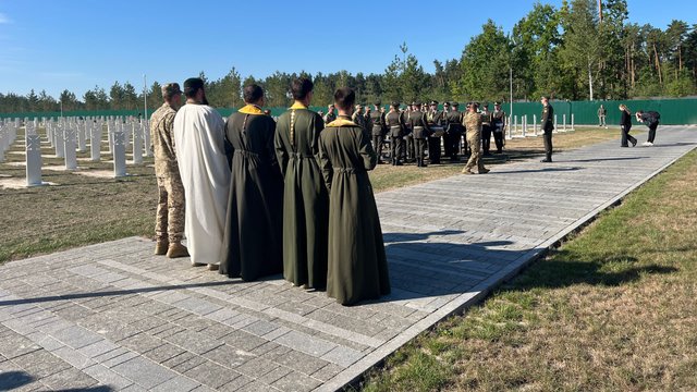 На НВМК відбулися заходи до Дня пам'яті Захисників України і почесні поховання невпізнаних військових