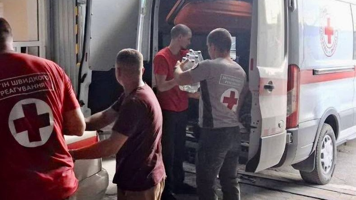 URCS delivers drinking water to residents of Dnipropetrovsk region