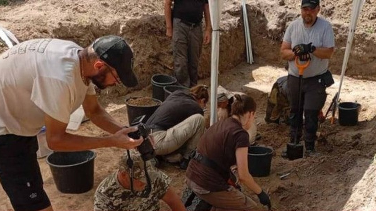 Ukrainian, Polish experts complete joint exhumation work in Ostrivky, Volia Ostrovetska