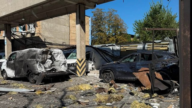 Офис и склад издательства "Лаборатория" возле метро "Почайна" пострадали от российского обстрела