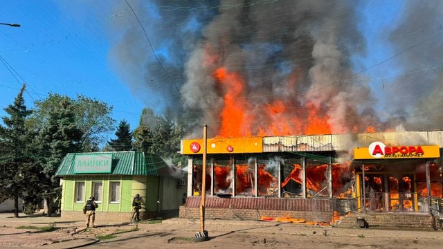 Внаслідок ворожої атаки пошкоджено магазин мережі "Аврора" у Слов'янську