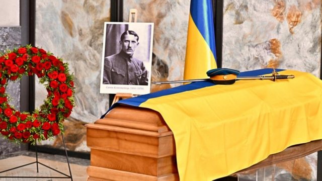 У Роттердамі відбулася церемонія ексгумації останків полковника Євгена Коновальця, його перепоховають в Україні