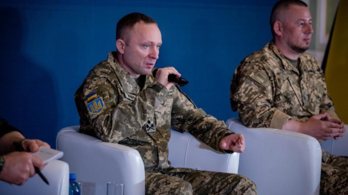 Drapaty briefs ambassadors on battlefield situation: first priority is halting enemy advance
