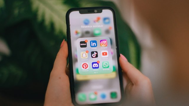 У Франції заблокували законопроєкт про заборону соцмереж для дітей – ЗМІ