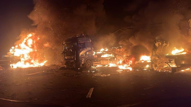 Ворог знищив сортувальні центри "Нової пошти" в Сумах і на Київщині – компанія