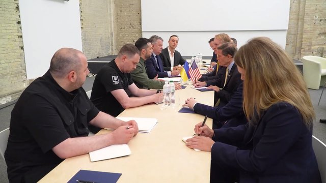 Зеленский обсудил с сенаторами США Блюменталем и Ленкфордом перспективные проекты