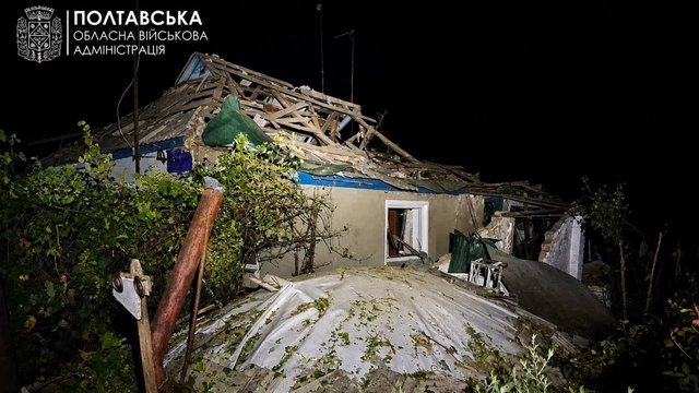 Оккупанты нанесли удары по предприятию и жилому дому в Полтавской области, два человека пострадали