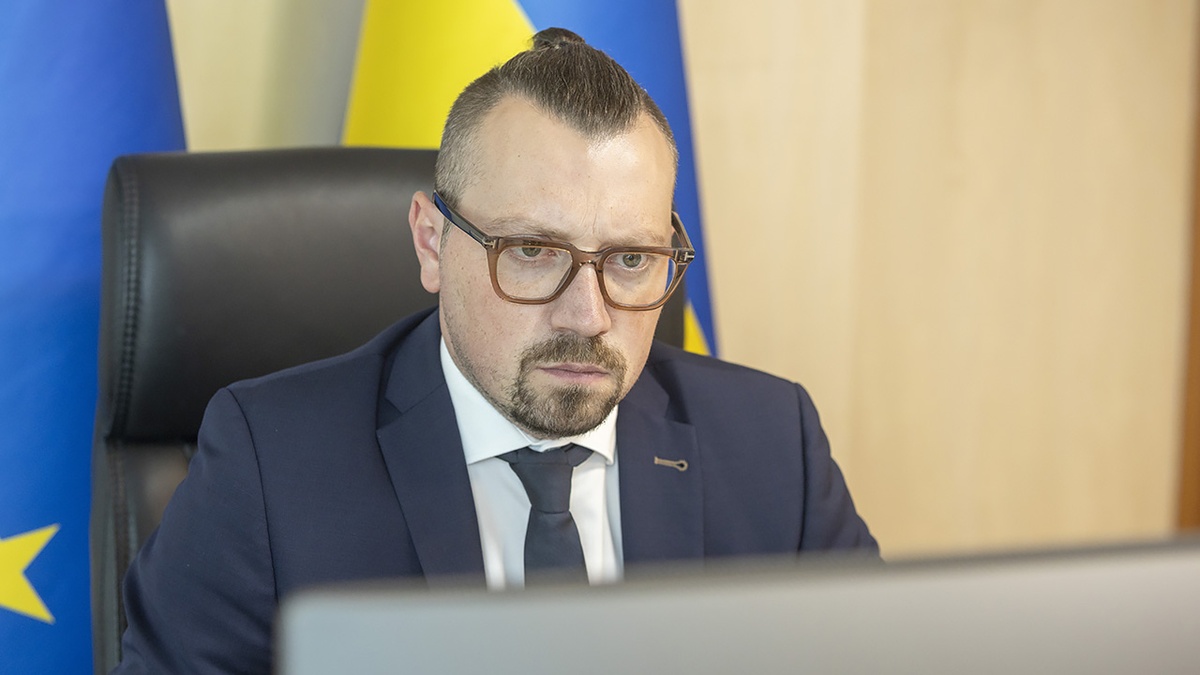 Ukraine restores civil service recruitment competitions, securing EUR ...