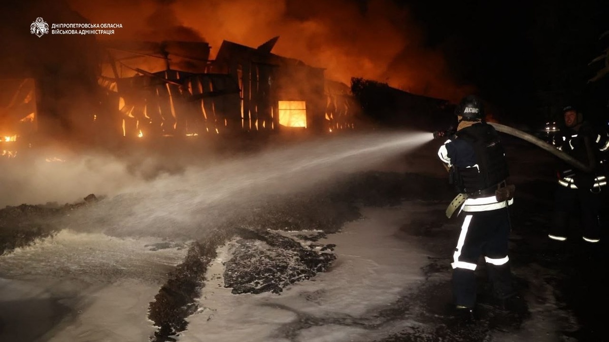 У Дніпрі кількість загиблих через нічну атаку РФ зросла до трьох, тривають пошуки працівника підприємства – ОВА