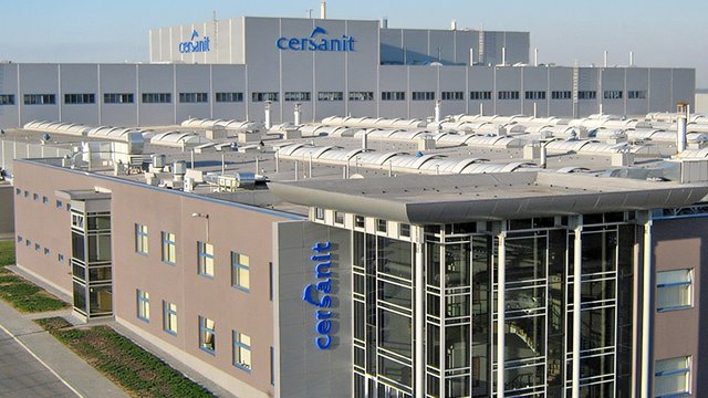 Війська РФ атакували завод кераміки Cersanit у Звягелі, відновлення триватиме щонайменше пів року – заява компанії