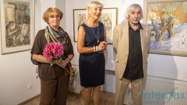 Тетяна Красна (зліва), Ірина Алєксєєва (по центру), Олександр Ольхов. Відкриття виставки живопису династії Красних – Ольхових "У просторі і часі". Музей сучасного мистецтва України, Київ, 17.09.2026