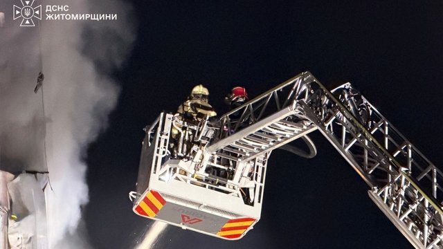 На Житомирщині ліквідували пожежу на підприємстві після російського обстрілу