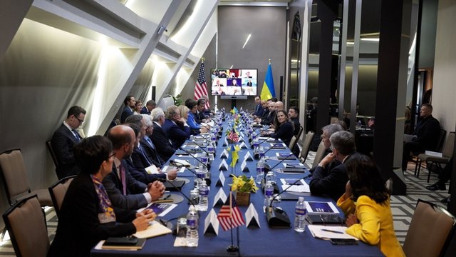 Зеленський обговорив з американським бізнесом нові інвестиції в оборонні технології та енергетику