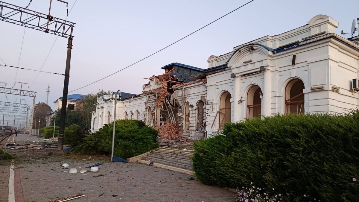 Окупанти завдали удару по будівлі вокзалу в Берестині на Харківщині