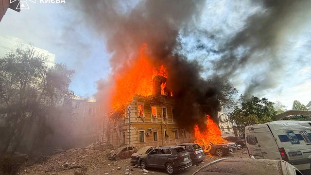 Внаслідок удару по будівлі НАН є загиблий, 7 постраждалих – ДСНС