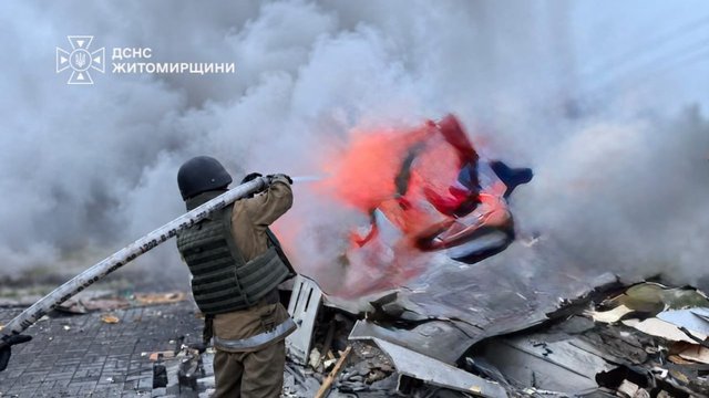 На Житомирщине после атаки РФ спасатели ликвидировали пожары на АЗС и объектах ж/д инфраструктуры