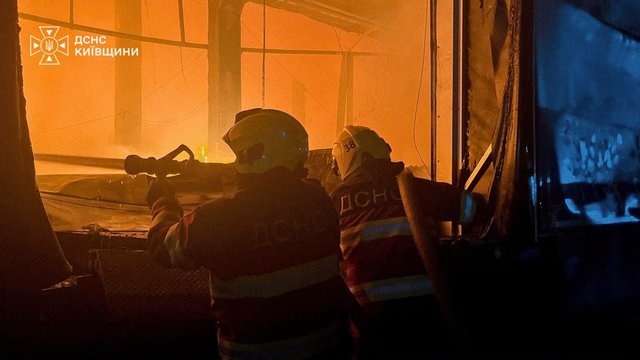 В результате атаки дронов в Киевской области погибла женщина, повреждены дома и ангар – ОВА