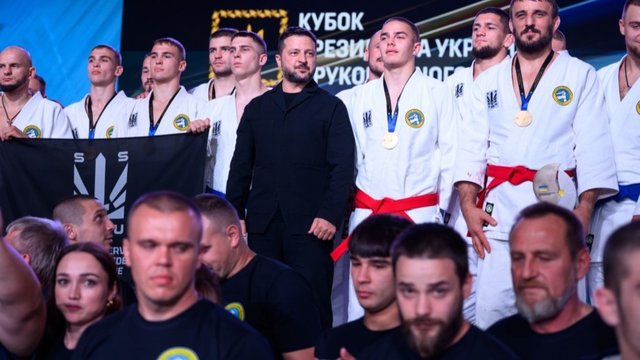 Зеленский вручил награды победителям Кубка президента Украины по рукопашному бою