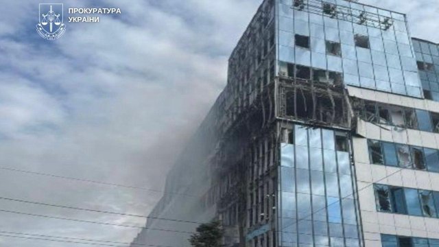 У Києві внаслідок російських ударів пошкоджено 7 житлових будинків, бізнес-центри та супермаркет